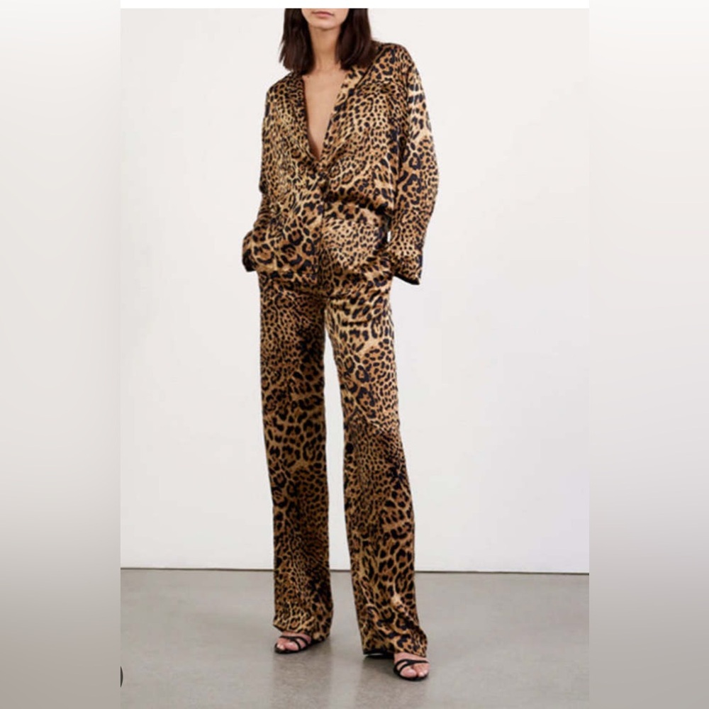 Nili Logan silk leapord set. Very chic. Excellent condition. Not worn.
